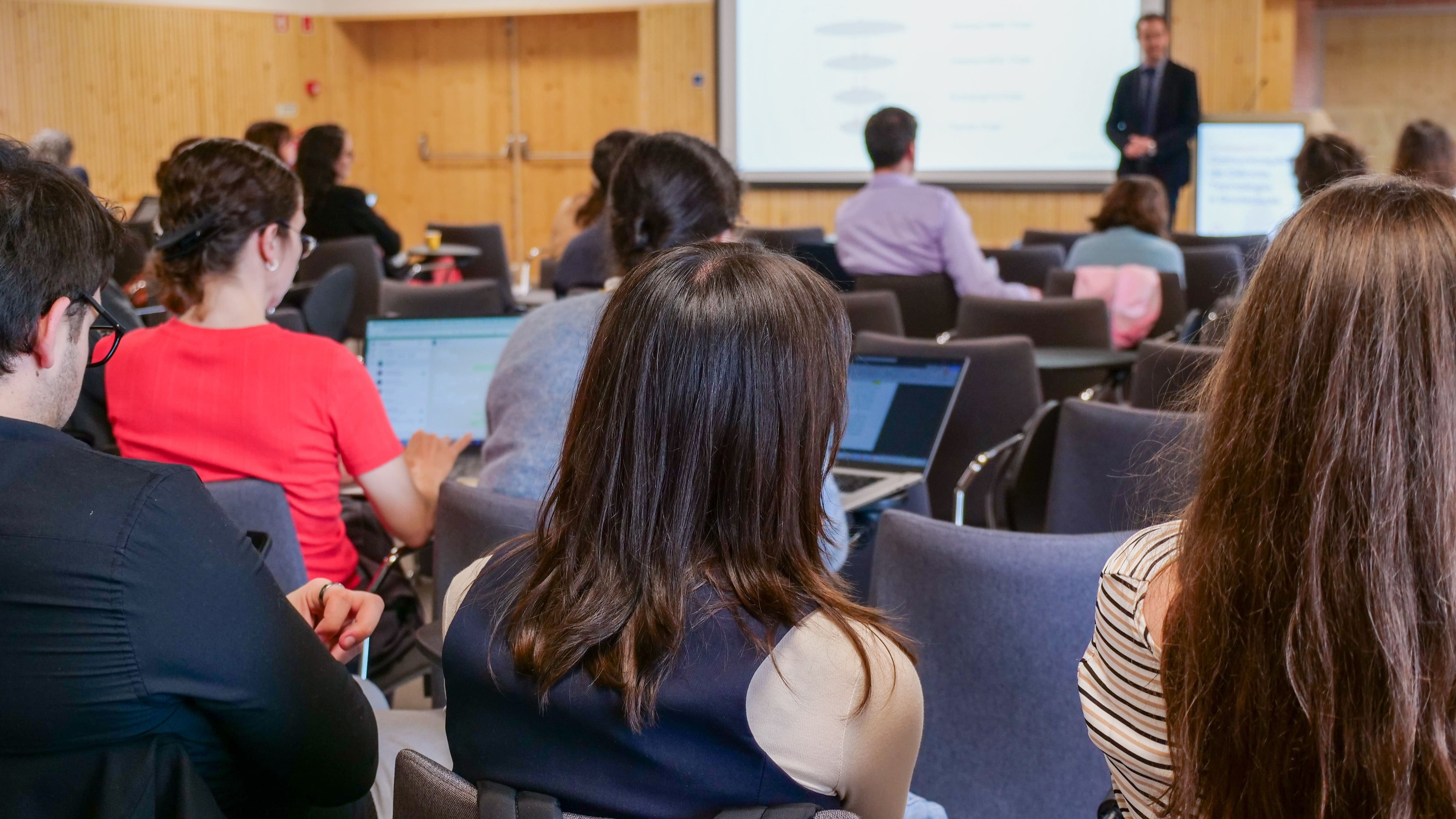 Candidaturas abertas para Bolsas de Doutoramento do Iscte 2026/2027