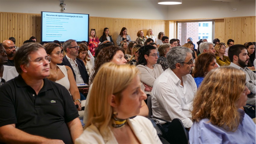 CIES awards eight FCT PhD studentships