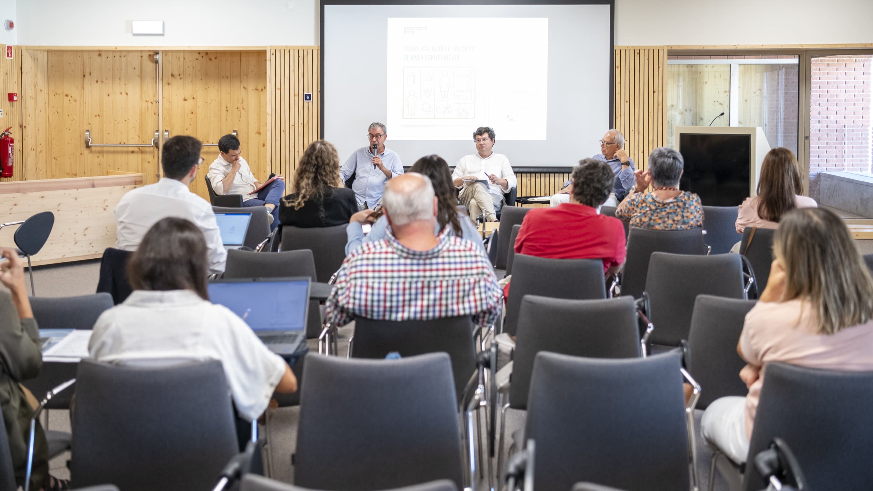 Poverty at the Local Level and the Delegation of Competences in Social Action